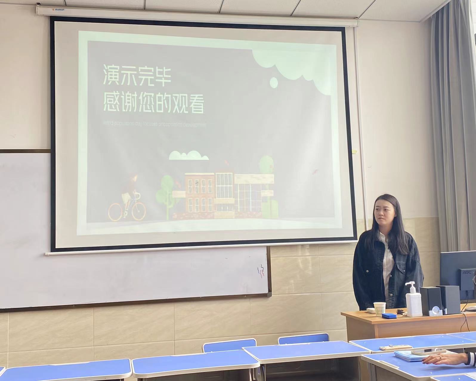 國(guó)際學(xué)院組織迎新主題班會(huì)觀摩活動(dòng)