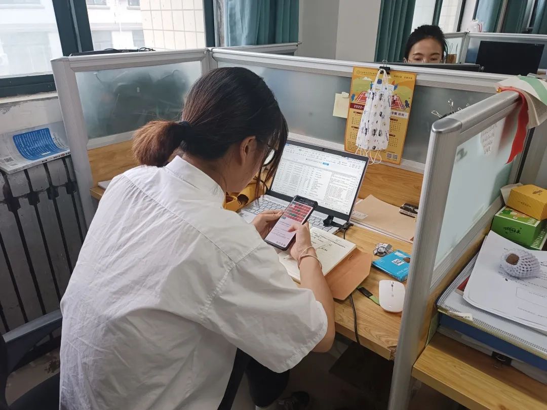 新傳媒專業(yè)師生黨支部進(jìn)行黨規(guī)黨紀(jì)知識測試