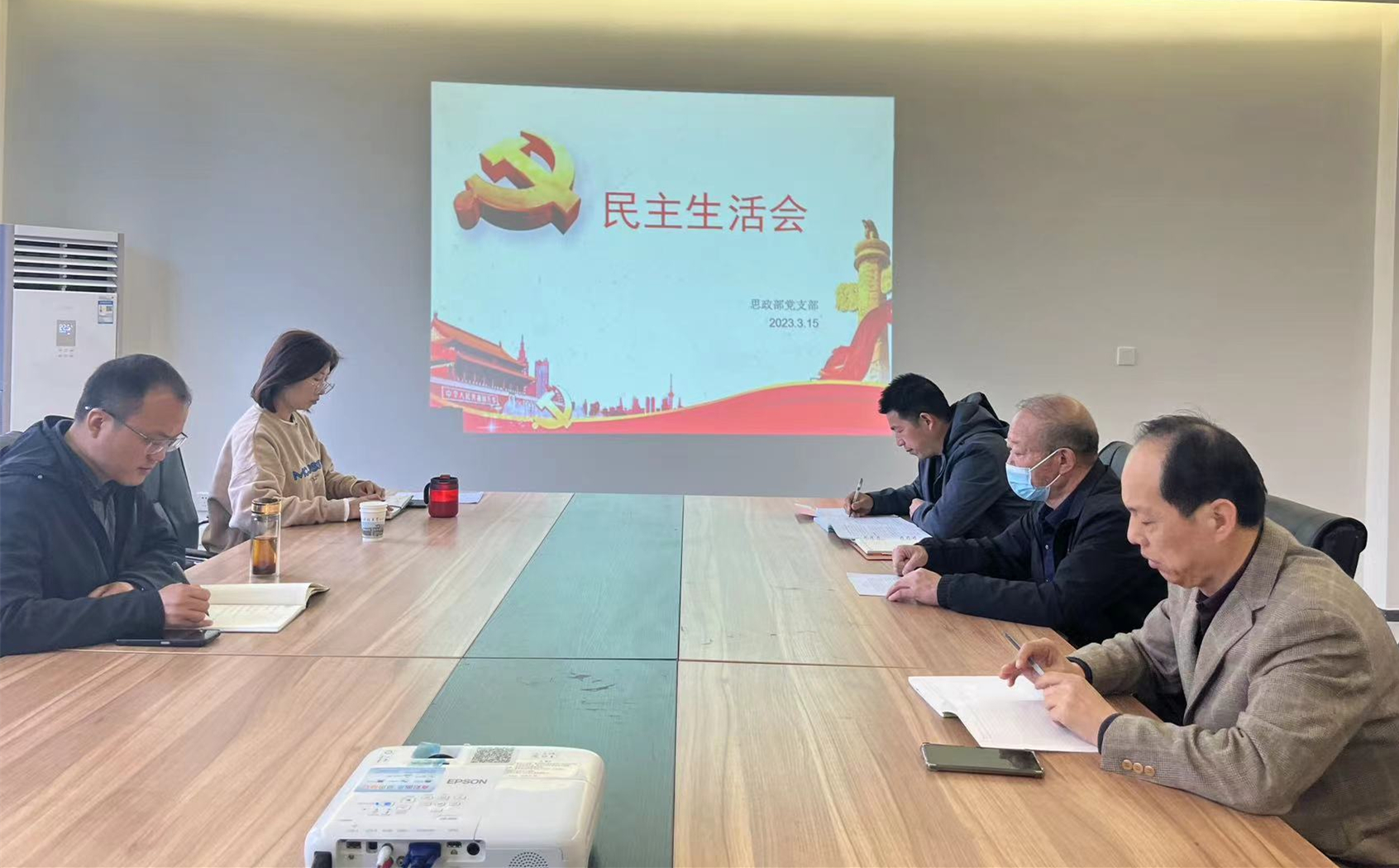 學(xué)院思政部黨支部召開2022年度民主生活會
