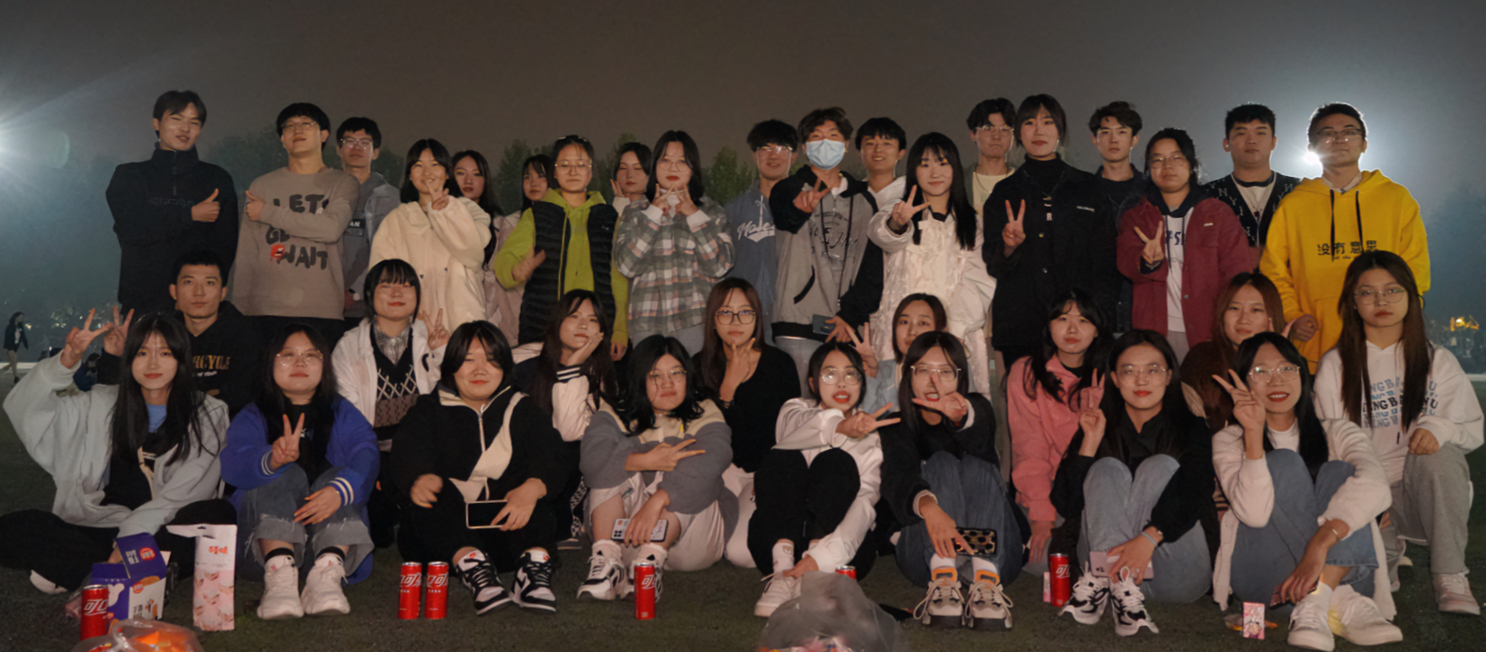  城市建設(shè)學(xué)院與國際教育學(xué)院公益服務(wù)部聯(lián)誼晚會