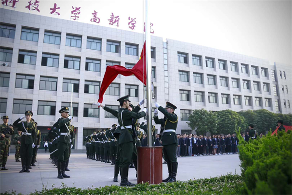 “高舉旗幟跟黨走，爭做五四好青年”升旗儀式