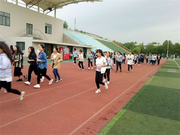 經(jīng)濟與管理學(xué)院組織夏日晨跑活動
