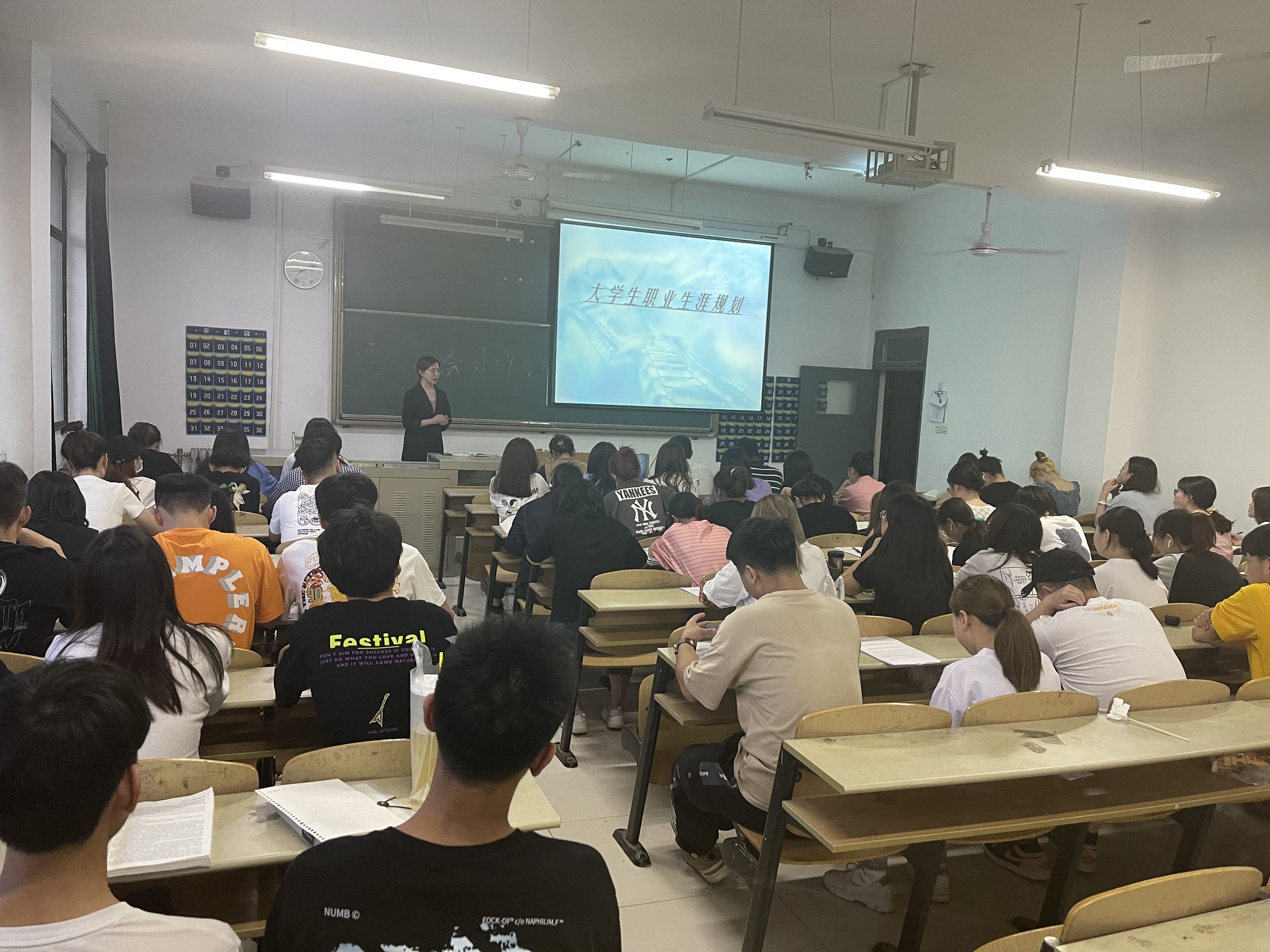 【經(jīng)濟(jì)與管理學(xué)院】舉行2019級會計(jì)專業(yè)職業(yè)生涯規(guī)劃活動