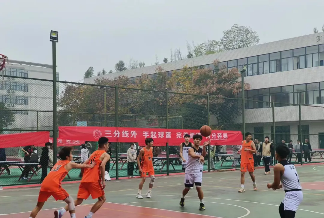 超燃！新傳媒與藝術(shù)學(xué)院和城市建設(shè)學(xué)院舉辦籃球賽