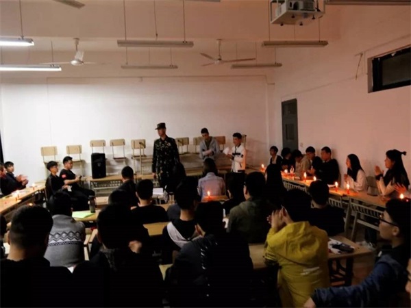  城市建設(shè)學(xué)院舉辦“燭光下的經(jīng)典誦讀”活動(dòng)
