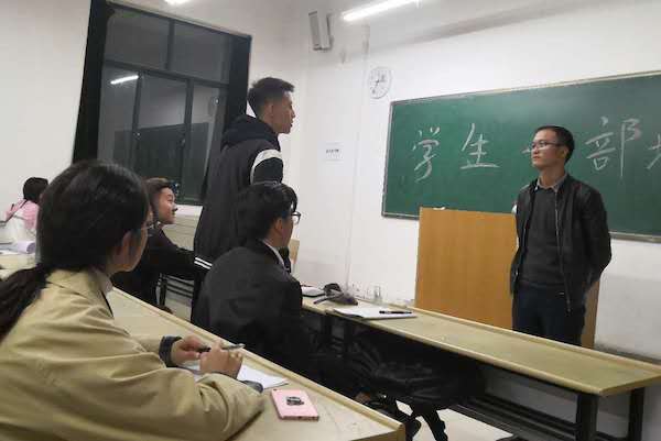 新傳媒與經(jīng)濟(jì)管理學(xué)院組織開展學(xué)生干部培訓(xùn)會(huì)