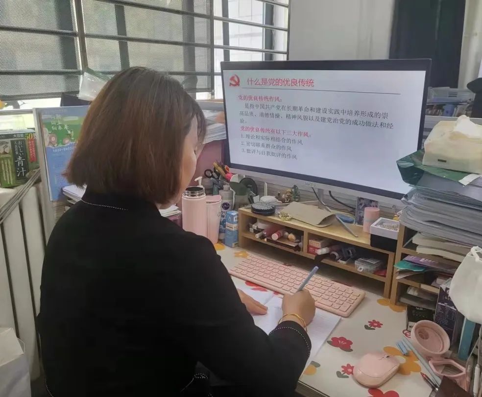 新傳媒與藝術(shù)學院開展黨性教育活動