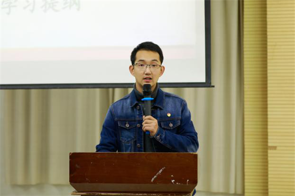 團委組織學生干部學習習近平總書記同團中央新一屆領導班子成員集體談話精神和團十八大精神