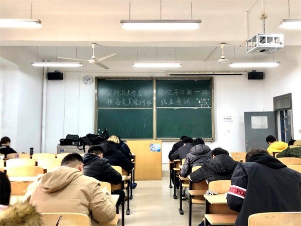 第四期一班預(yù)備黨員培訓(xùn)圓滿結(jié)束