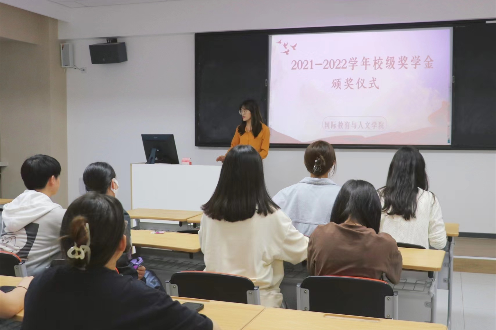 2021-2022學(xué)年國際教育與人文學(xué)院校級獎學(xué)金頒獎儀式