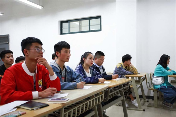 青年志愿者協(xié)會第三屆 “最美志愿者”評選初賽