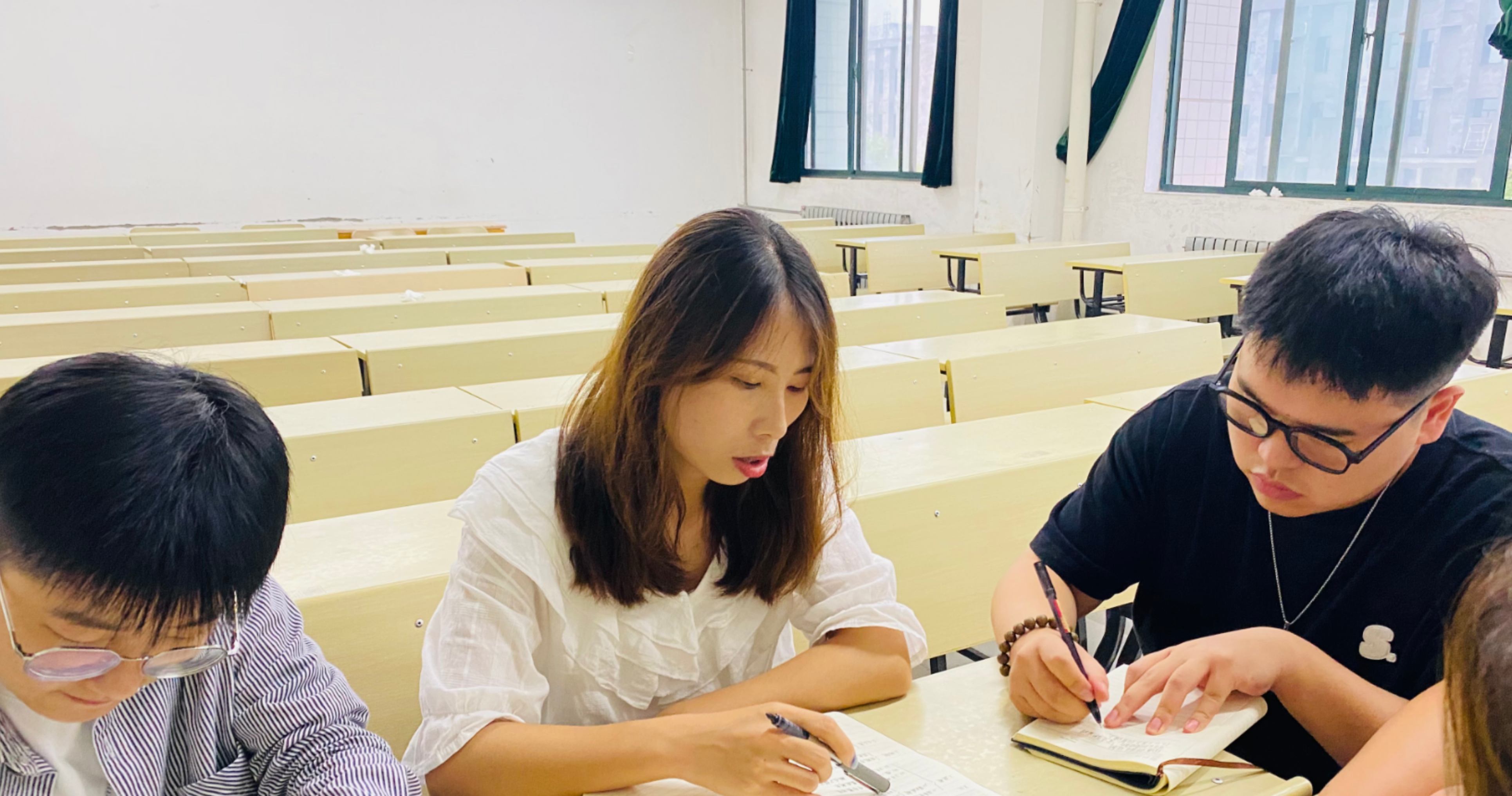 【經(jīng)管學(xué)院】團(tuán)總支學(xué)生會(huì)主席團(tuán)召開新學(xué)期第一次例會(huì)