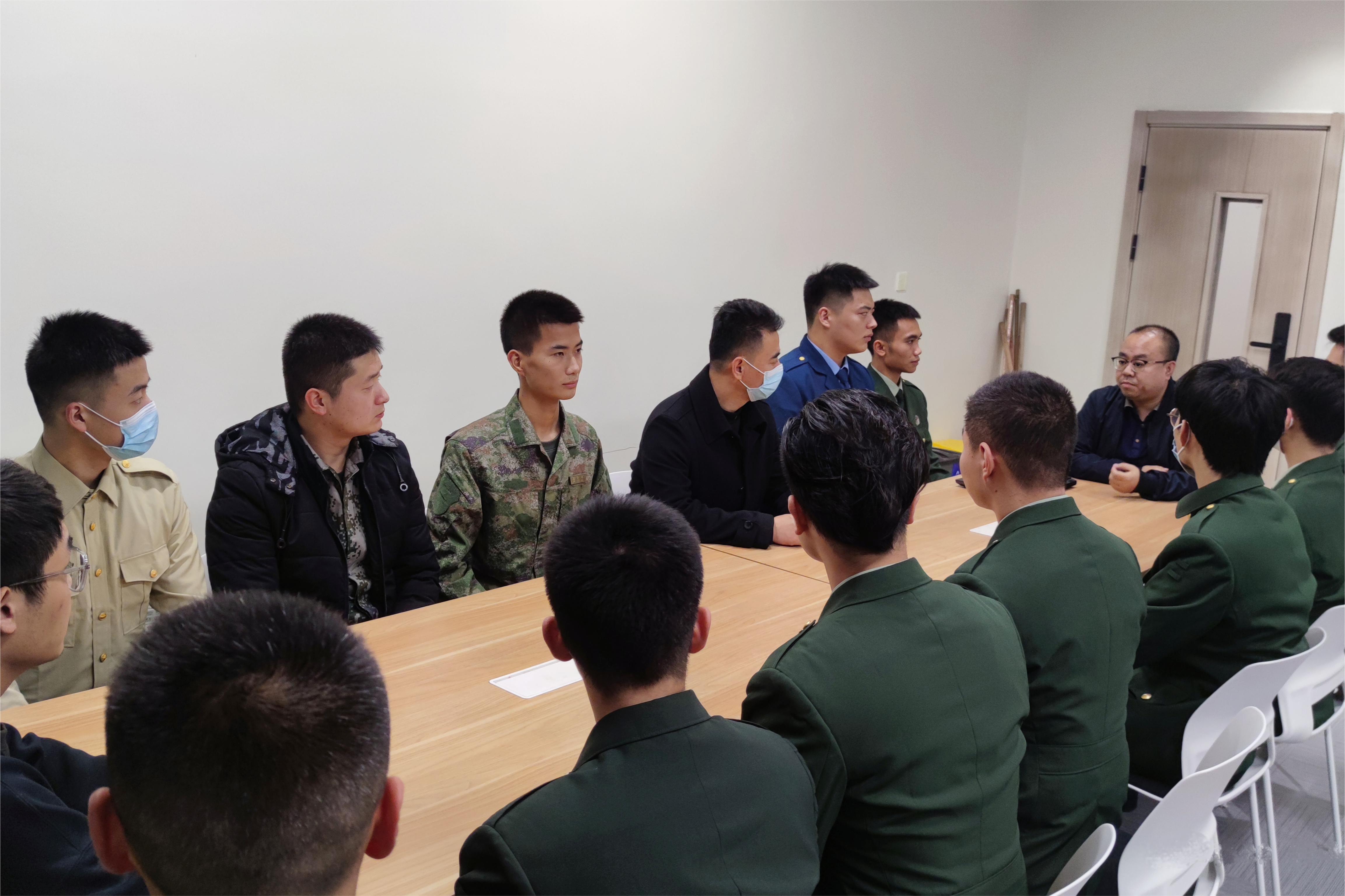 信息與科技工程學(xué)院組織召開退役復(fù)學(xué)大學(xué)生座談會