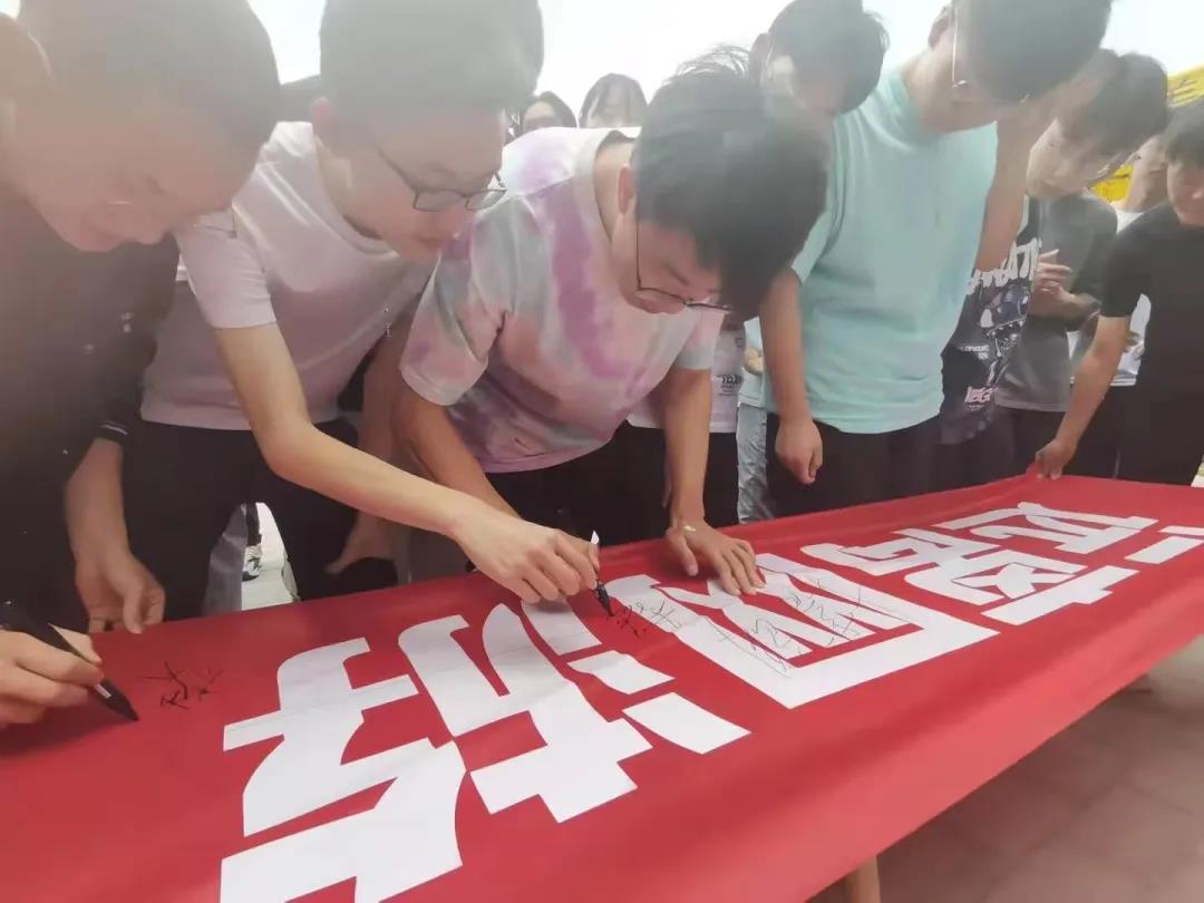 【信息與科技工程學(xué)院】成功舉行“遠(yuǎn)離網(wǎng)游，科學(xué)用網(wǎng)”教育活動(dòng)啟動(dòng)儀式
