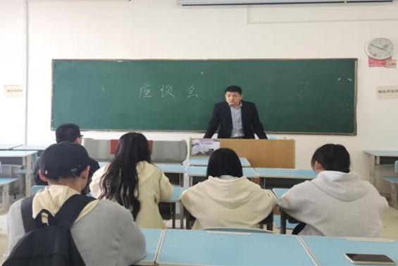 新傳媒與藝術(shù)學(xué)院召開“資助育人”學(xué)生代表座談會