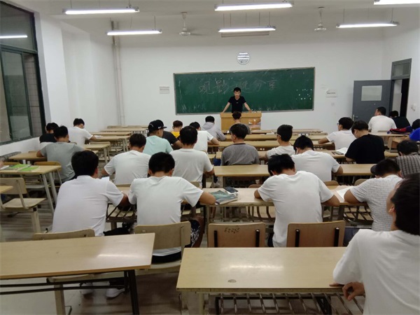城建學院組織“觀歷史、讀人生”觀影活動