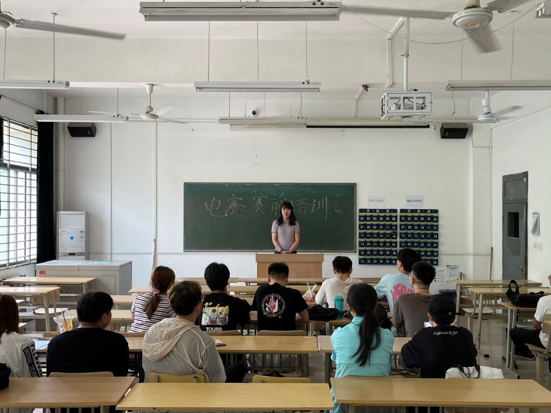 【信息與科技工程學(xué)院】組織“陜西省大學(xué)生TI杯模擬及模數(shù)混合電路應(yīng)用設(shè)計(jì)競(jìng)賽”賽前培訓(xùn)會(huì)