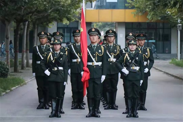 新學期，向國旗敬禮