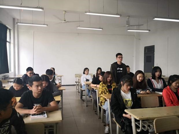 城市建設(shè)學(xué)院舉辦以“愛的儲藏室”為主題的教育活動