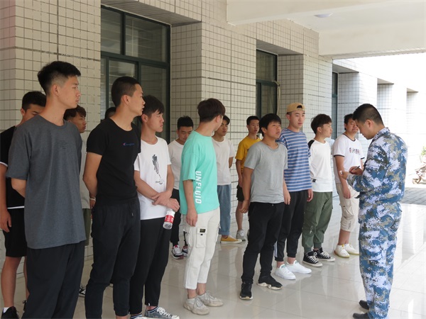 長安區(qū)2019年大學(xué)生應(yīng)征入伍心理測試工作在我院順利開展