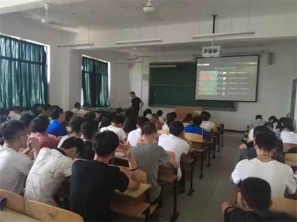 信科院組織“大數(shù)據(jù)的發(fā)展現(xiàn)狀與大學(xué)生就業(yè)”專項講座