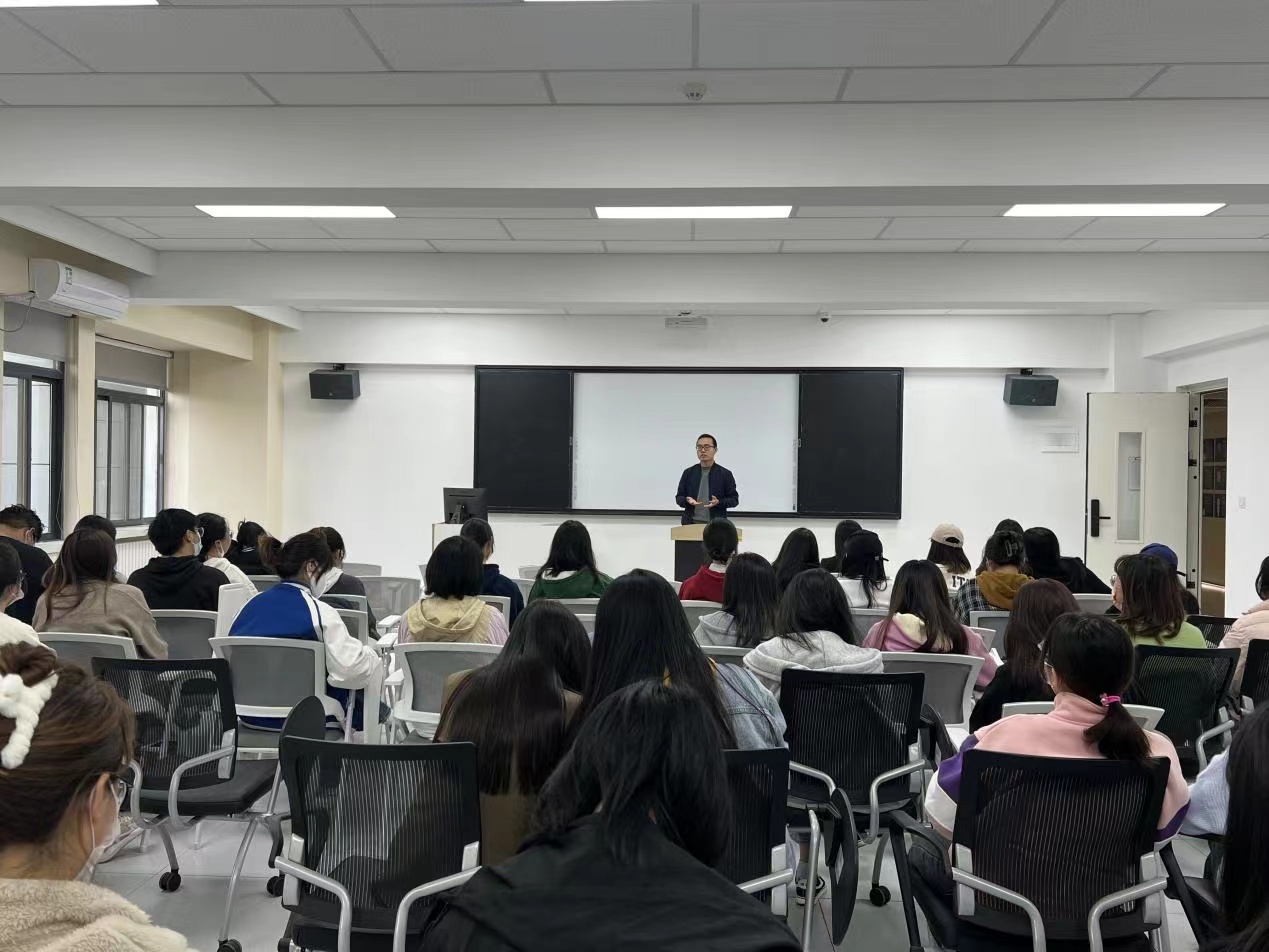 國(guó)際教育與人文學(xué)院2019級(jí)考研交流動(dòng)員大會(huì)順利召開(kāi)