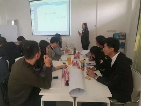 我院《大學(xué)生職業(yè)生涯規(guī)劃》教師培訓(xùn)順利進(jìn)行