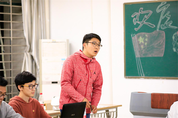 團委組織學生干部學習《學生會、研究生會干部自律公約》倡議書