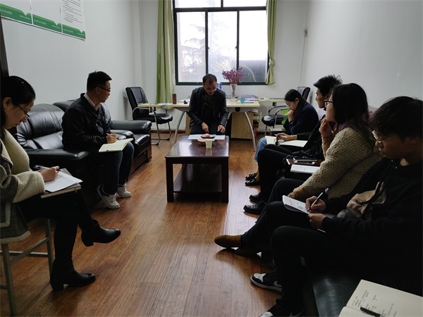 新傳媒與經(jīng)濟(jì)管理學(xué)院組織輔導(dǎo)員開展業(yè)務(wù)素質(zhì)培訓(xùn)