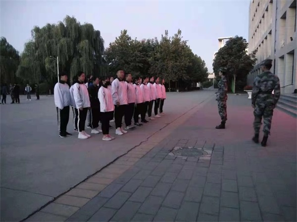 新傳媒與經(jīng)濟管理學(xué)院學(xué)生黨支部預(yù)備黨員紀(jì)律建設(shè)活動圓滿結(jié)束