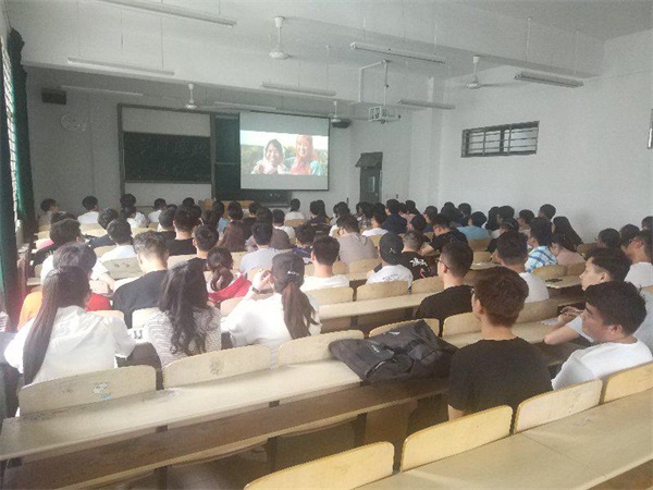 好樣的，中國！ ——記我院學(xué)生第五黨支部組織觀看《厲害了，我的國》
