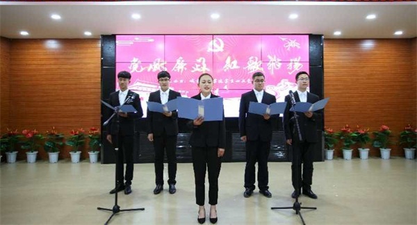 “黨風(fēng)廉政 紅歌飛揚(yáng)”主題文藝晚會暨紅歌朗誦比賽圓滿結(jié)束