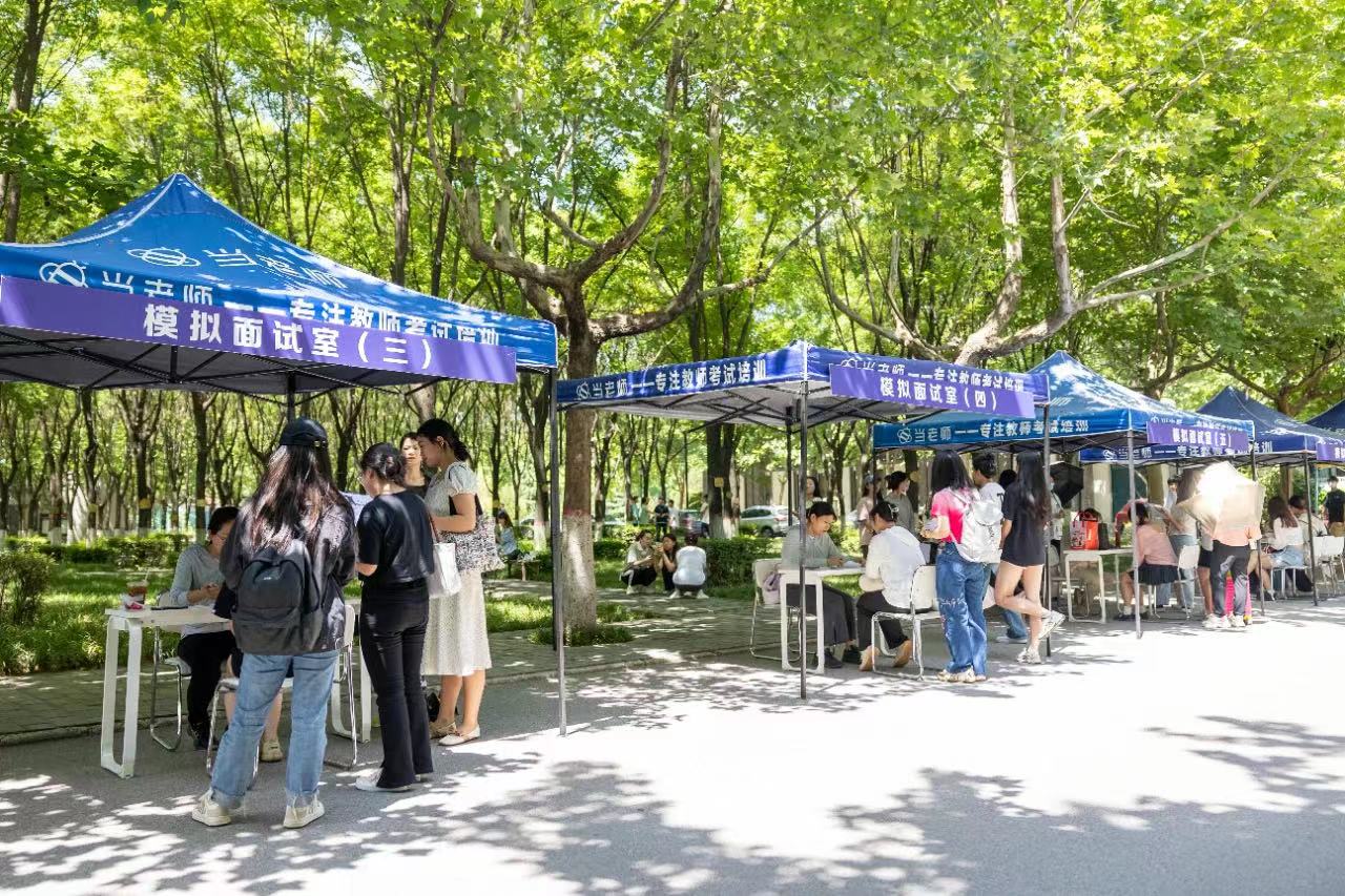 學(xué)院就業(yè)與創(chuàng)業(yè)辦公室成功舉辦校園“模擬招聘會(huì)”