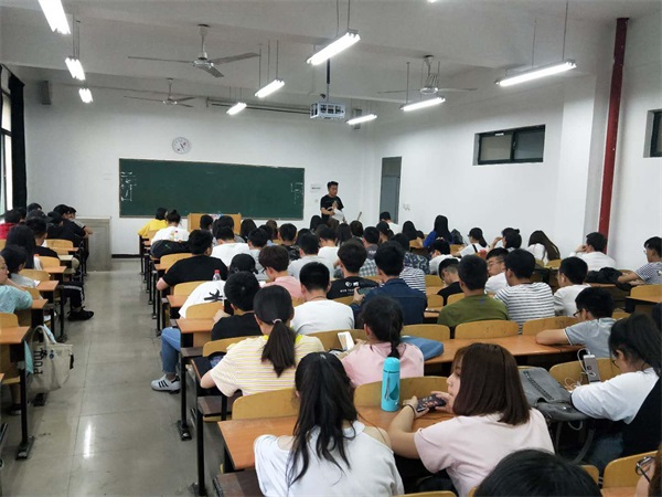 城建學(xué)院組織心理成長微課班會