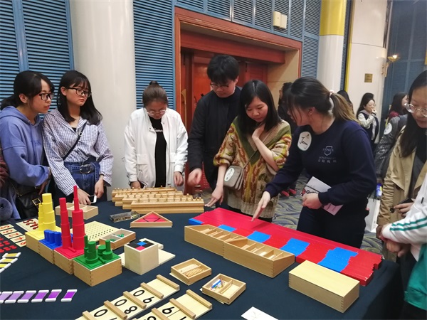 國際教育與人文藝術(shù)學(xué)院師生參加臺灣教育專家翁凡哲教授講座