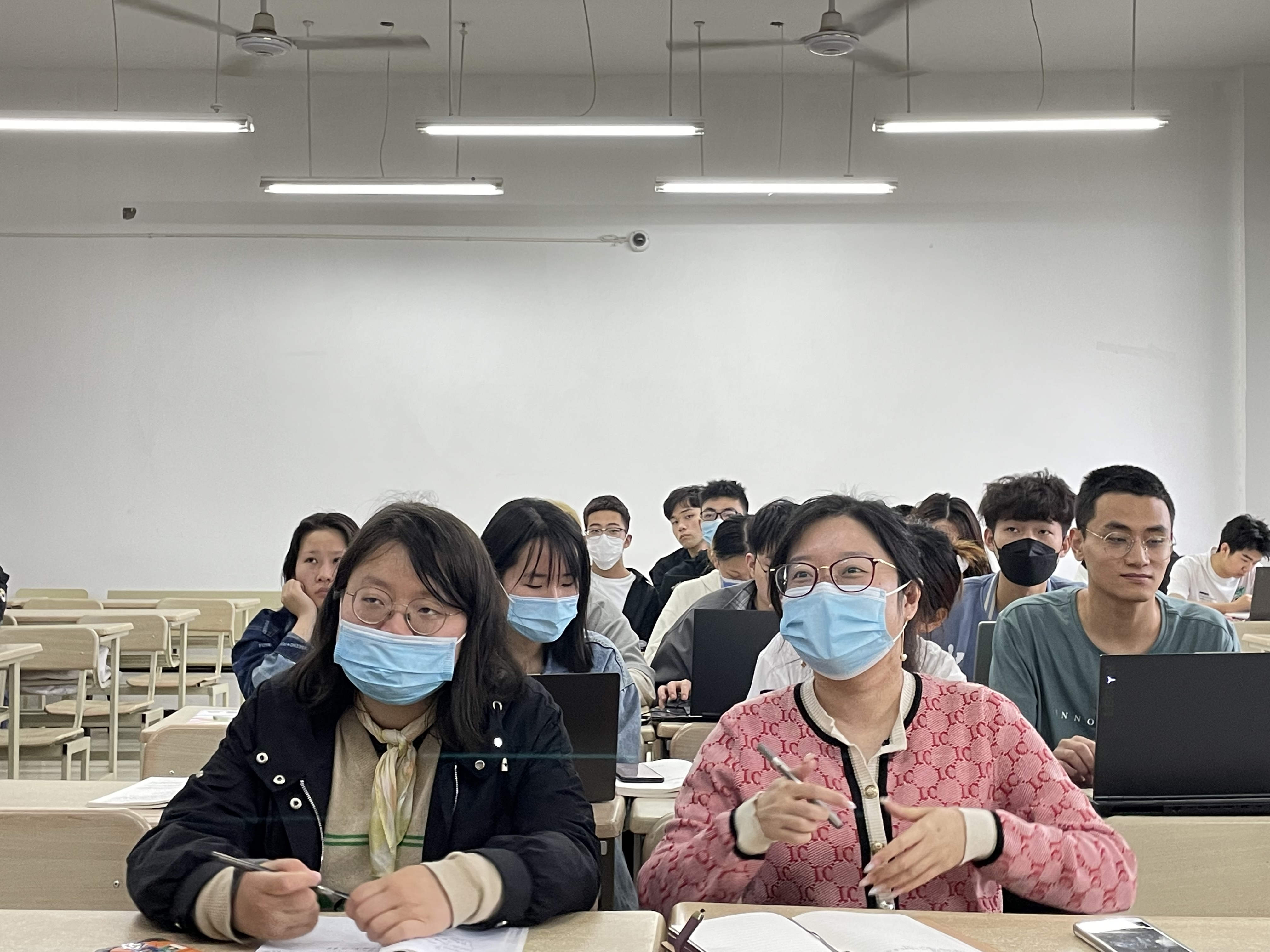 【交流學習】大數(shù)據(jù)教研室開展專業(yè)課程教師課堂教學觀摩活動
