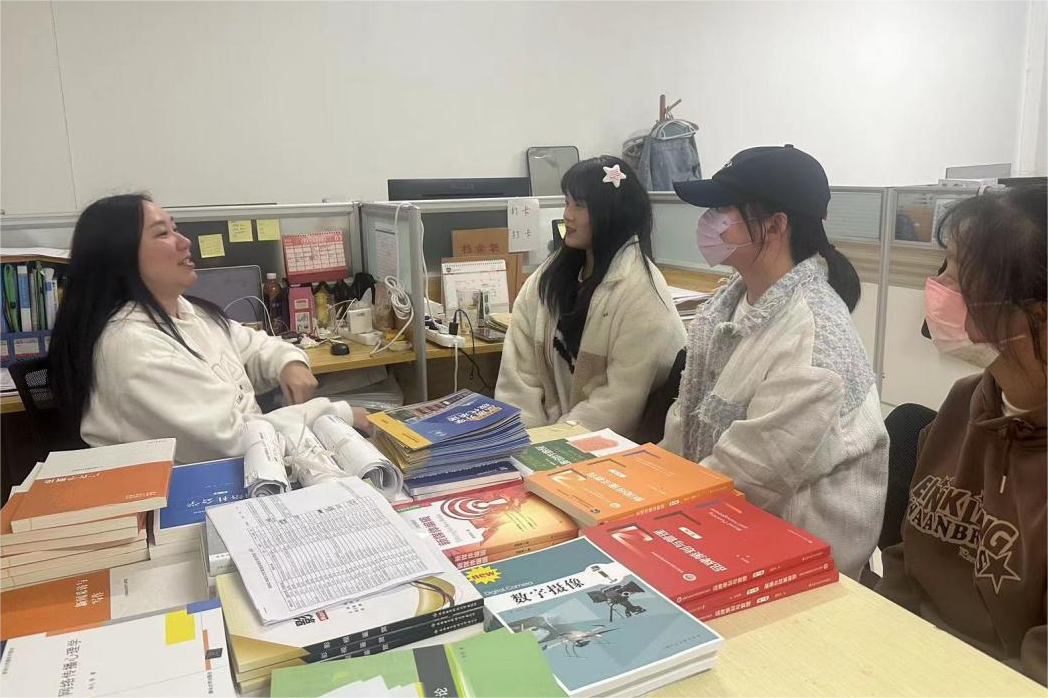 新傳媒與藝術(shù)學(xué)院召開班主任工作匯總