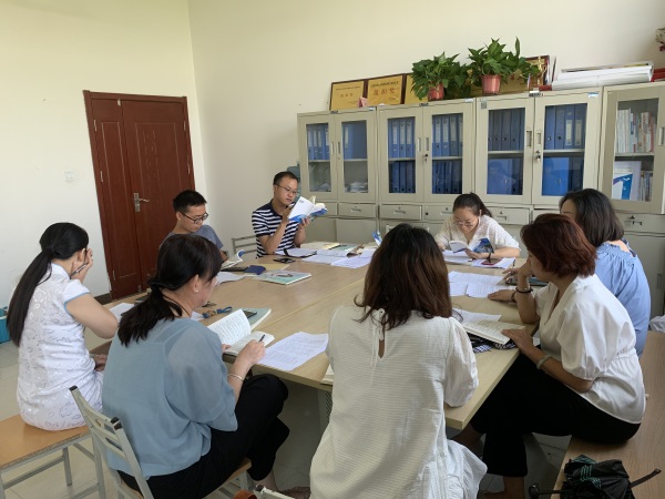 學(xué)生處召開關(guān)于全國(guó)大學(xué)英語四六級(jí)工作專題布置會(huì)   
