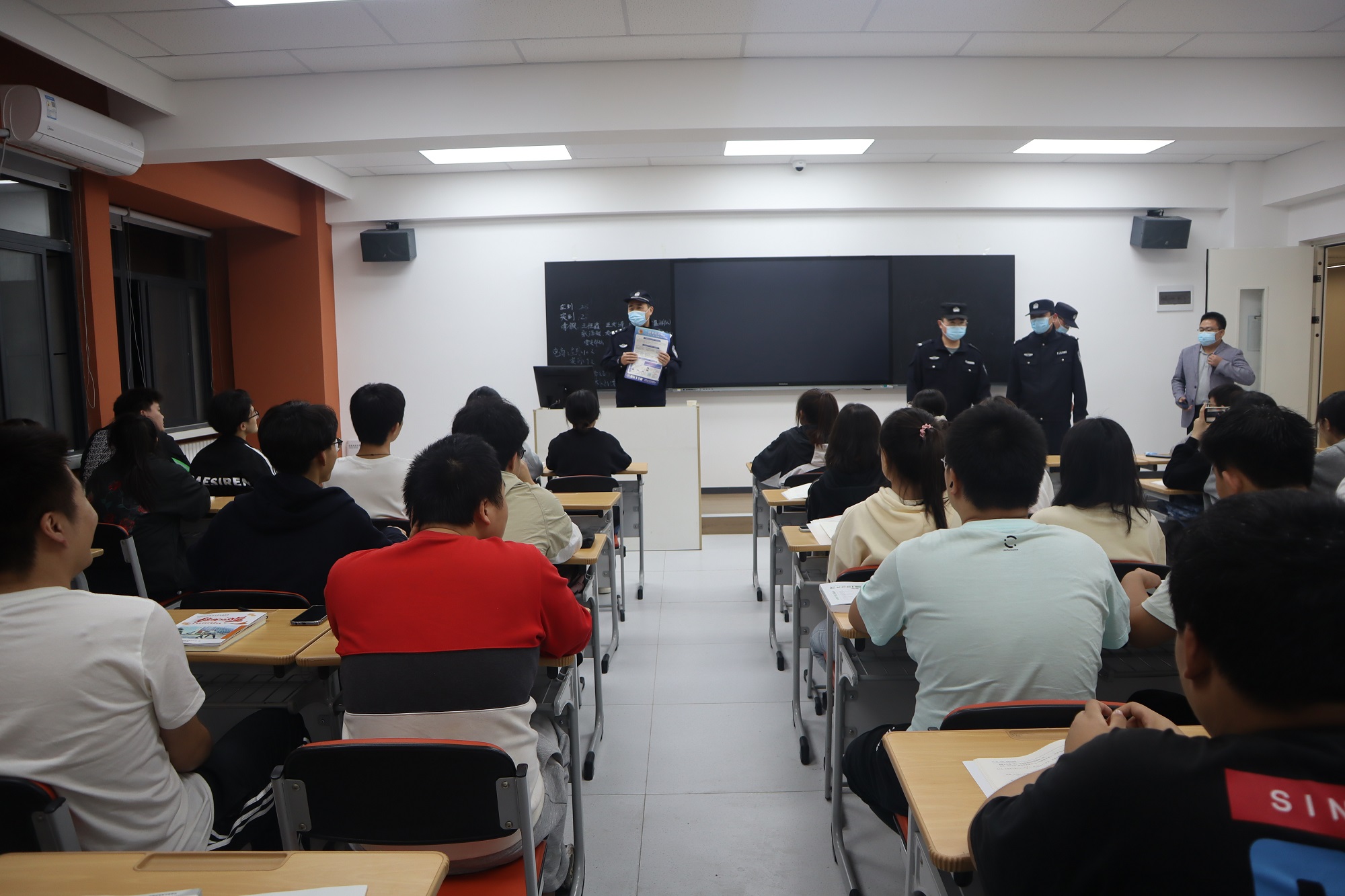 學院聯合子午派出所開展反詐騙宣傳教育活動