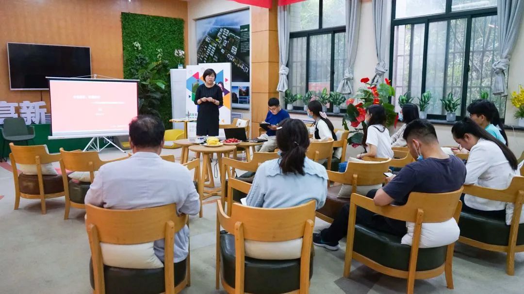 新傳院科研基金研究方向選擇與選題申報(bào)報(bào)告會(huì)圓滿舉行