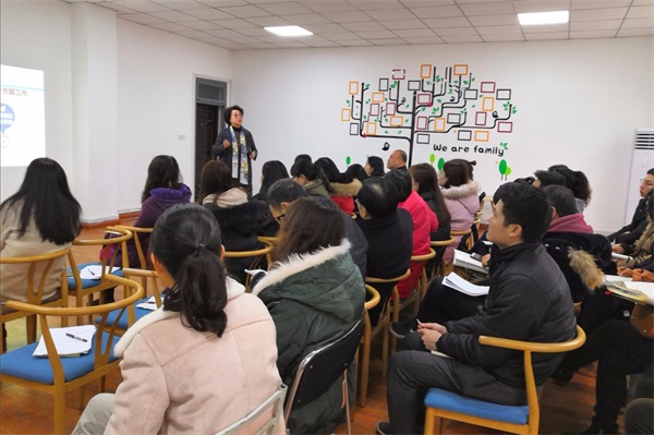 新傳媒與經(jīng)濟(jì)管理學(xué)院2019屆?？飘厴I(yè)生設(shè)計(jì)及實(shí)習(xí)圓滿召開(kāi)