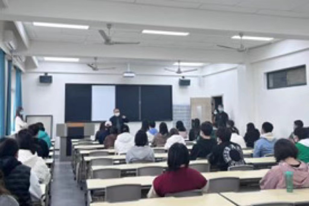 信息與科技工程學(xué)院召開教師資格考試動(dòng)員會(huì)暨防控安全大會(huì)