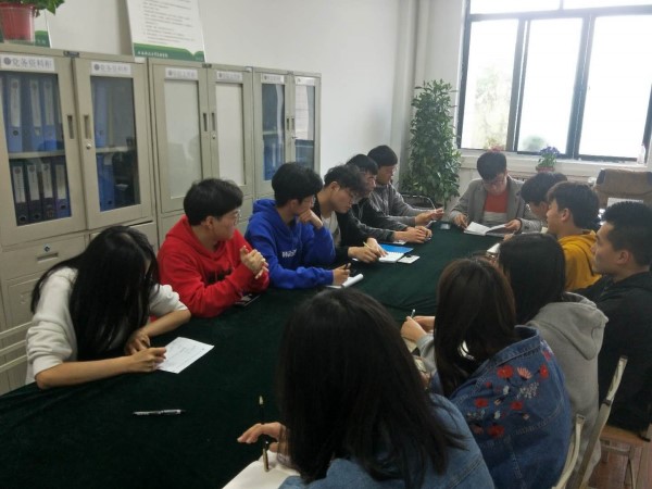 城建黨支部組織“致敬英雄,銘記英雄”活動(dòng)