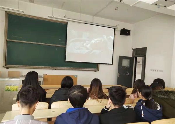 新傳媒與經(jīng)濟(jì)管理學(xué)院學(xué)生黨支部愛國影片學(xué)習(xí)圓滿結(jié)束