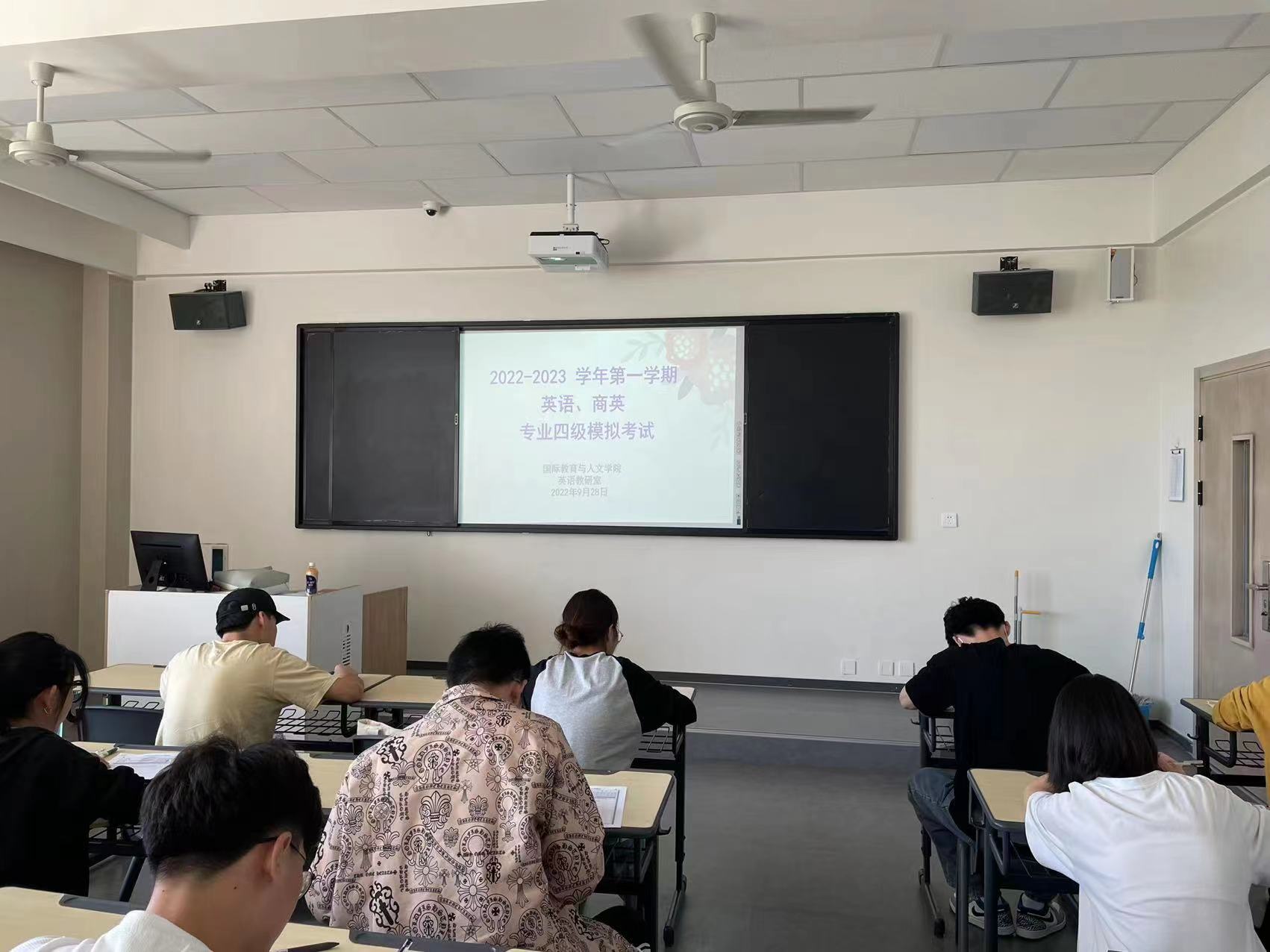 國際教育與人文學(xué)院開展英語專業(yè)四級模擬考試