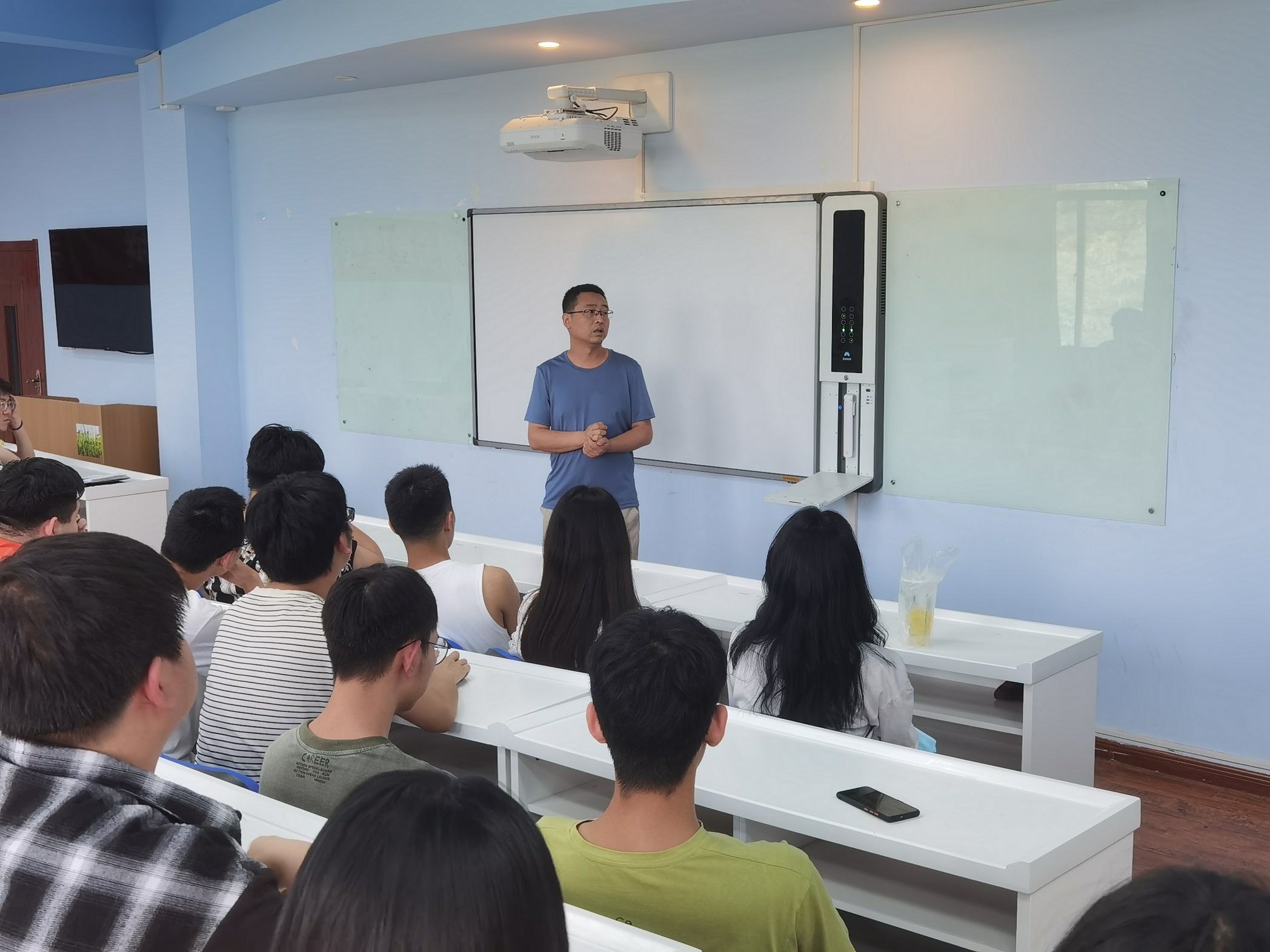 大數(shù)據(jù)技術(shù)與應(yīng)用專業(yè)2019級學(xué)生畢業(yè)實(shí)習(xí)動(dòng)員大會開展