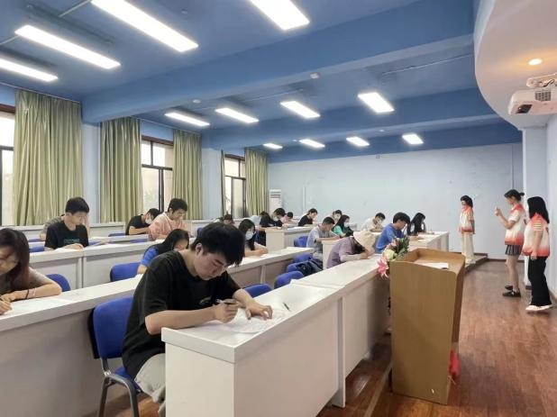 經(jīng)管類師生第一、第二黨支部舉辦黨史知識競賽