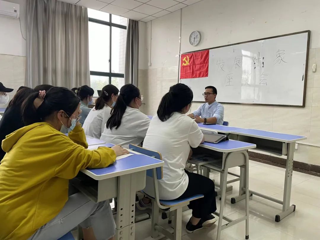 【交流學(xué)習(xí)】國際學(xué)院召開發(fā)展對象座談會