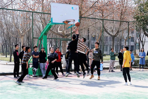 城建學(xué)院“玩出精彩，活力四射”趣味籃球賽落下帷幕！