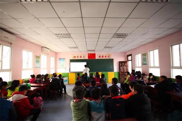 城市建設(shè)學(xué)院學(xué)生會(huì)開展保護(hù)水資源公益講課活動(dòng)